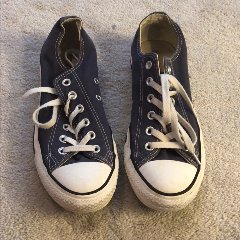 Converse low tops in navy